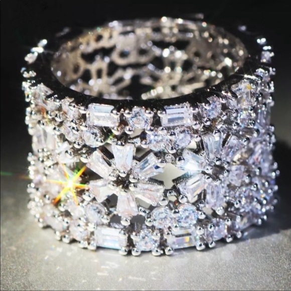 18 CT 925 STERLING SILVER DIAMOND RING - Picture 6 of 6